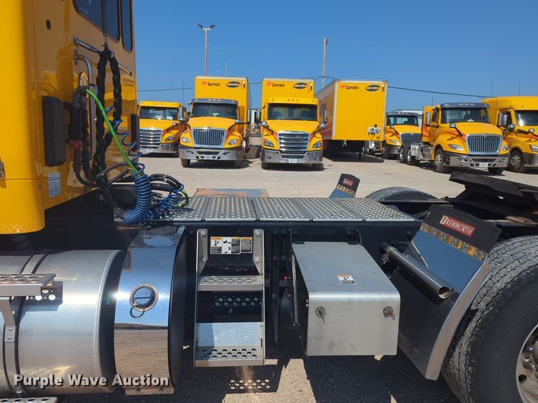 image for item NW9621 2022 Kenworth  T680 semi truck