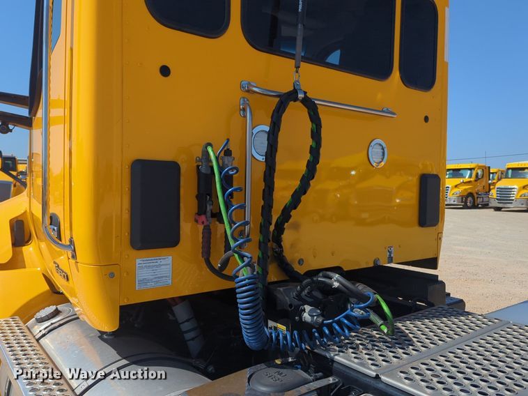 image for item NW9621 2022 Kenworth  T680 semi truck