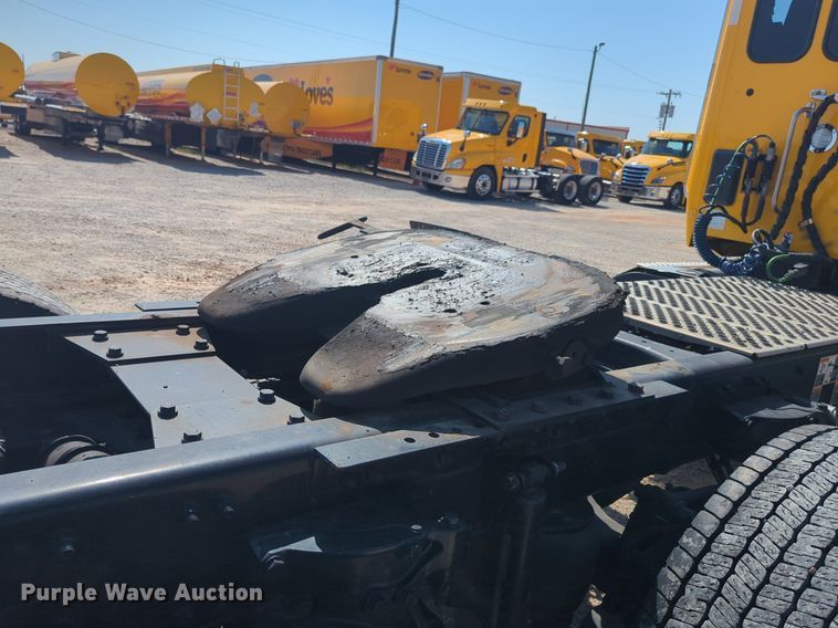 image for item NW9621 2022 Kenworth  T680 semi truck