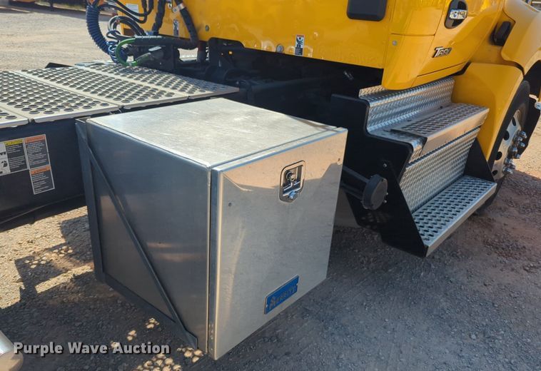 image for item NW9621 2022 Kenworth  T680 semi truck