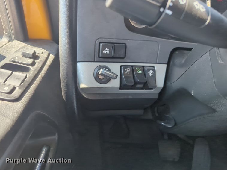 image for item NW9621 2022 Kenworth  T680 semi truck