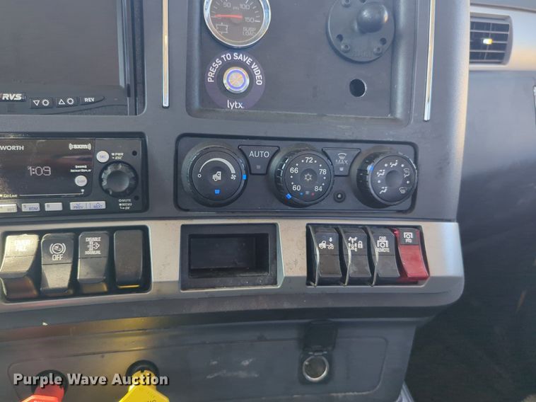 image for item NW9621 2022 Kenworth  T680 semi truck