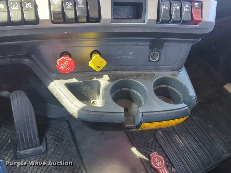 image for item NW9621 2022 Kenworth  T680 semi truck