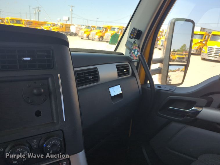 image for item NW9621 2022 Kenworth  T680 semi truck