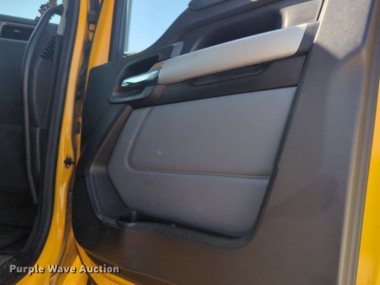 image for item NW9621 2022 Kenworth  T680 semi truck