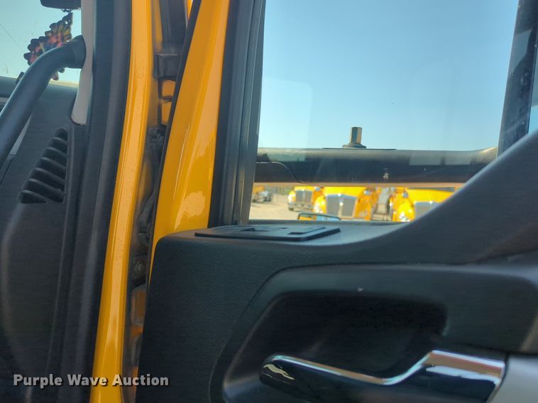 image for item NW9621 2022 Kenworth  T680 semi truck