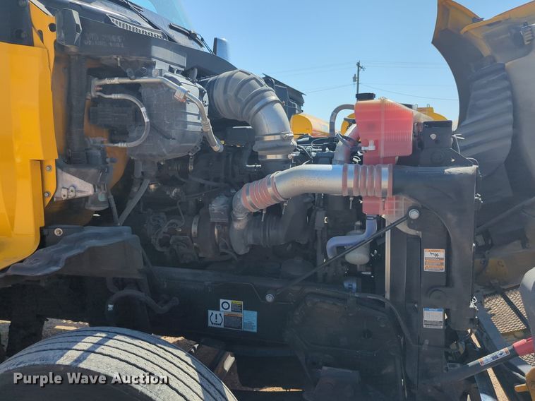 image for item NW9621 2022 Kenworth  T680 semi truck