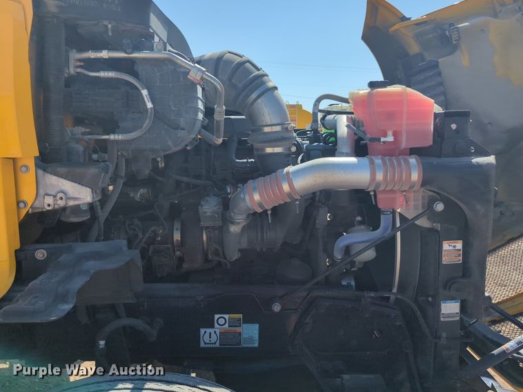 image for item NW9621 2022 Kenworth  T680 semi truck