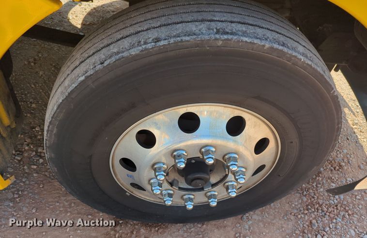 image for item NW9621 2022 Kenworth  T680 semi truck