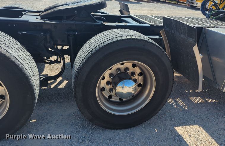 image for item NW9621 2022 Kenworth  T680 semi truck