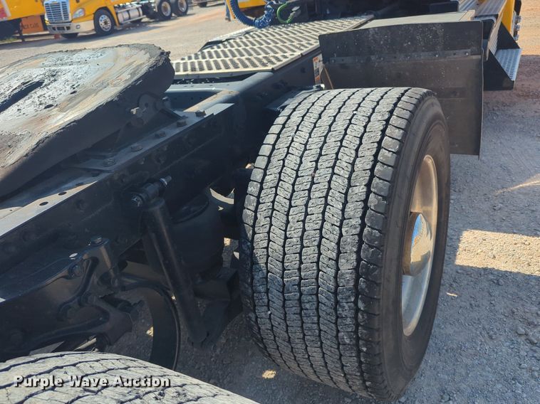 image for item NW9621 2022 Kenworth  T680 semi truck