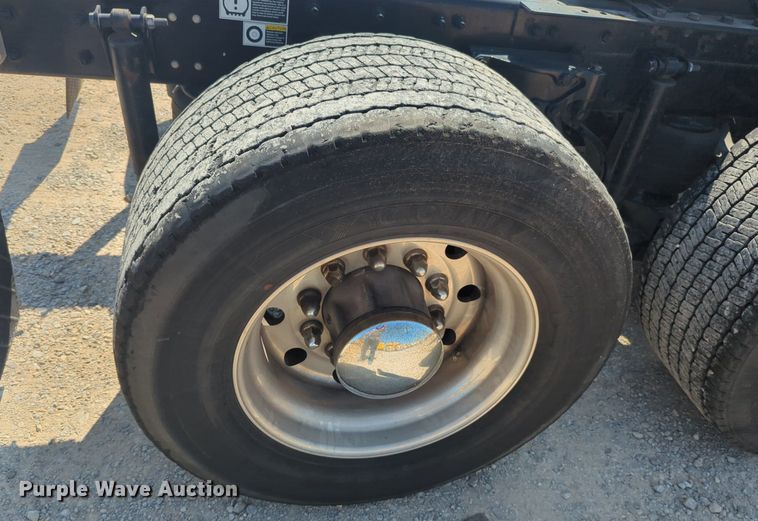 image for item NW9621 2022 Kenworth  T680 semi truck