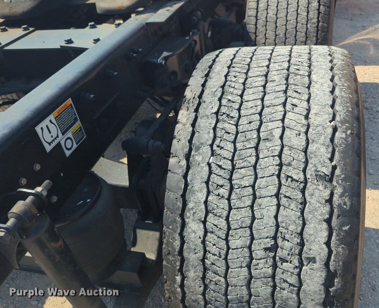 image for item NW9621 2022 Kenworth  T680 semi truck