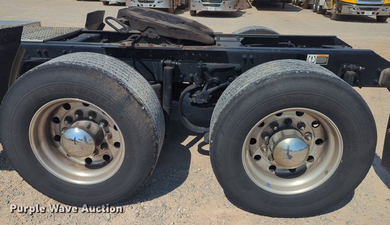 image for item NW9621 2022 Kenworth  T680 semi truck