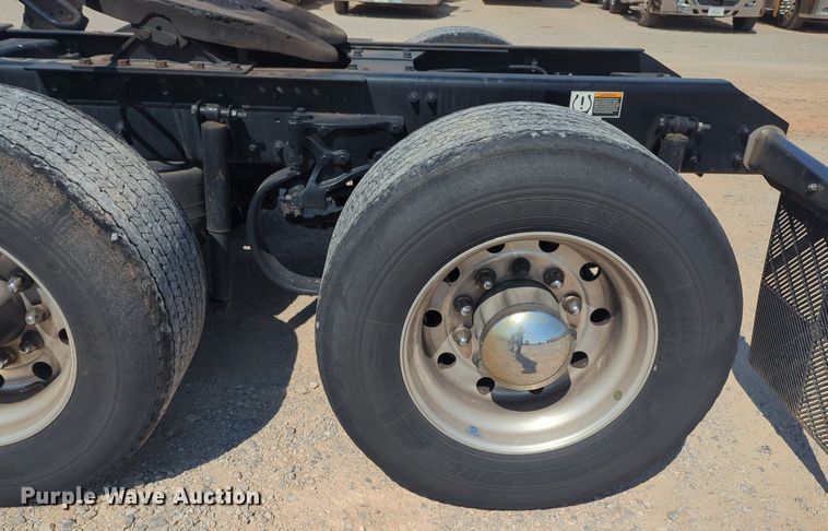 image for item NW9621 2022 Kenworth  T680 semi truck