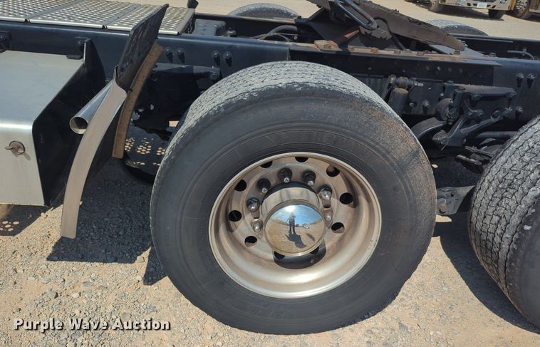 image for item NW9621 2022 Kenworth  T680 semi truck