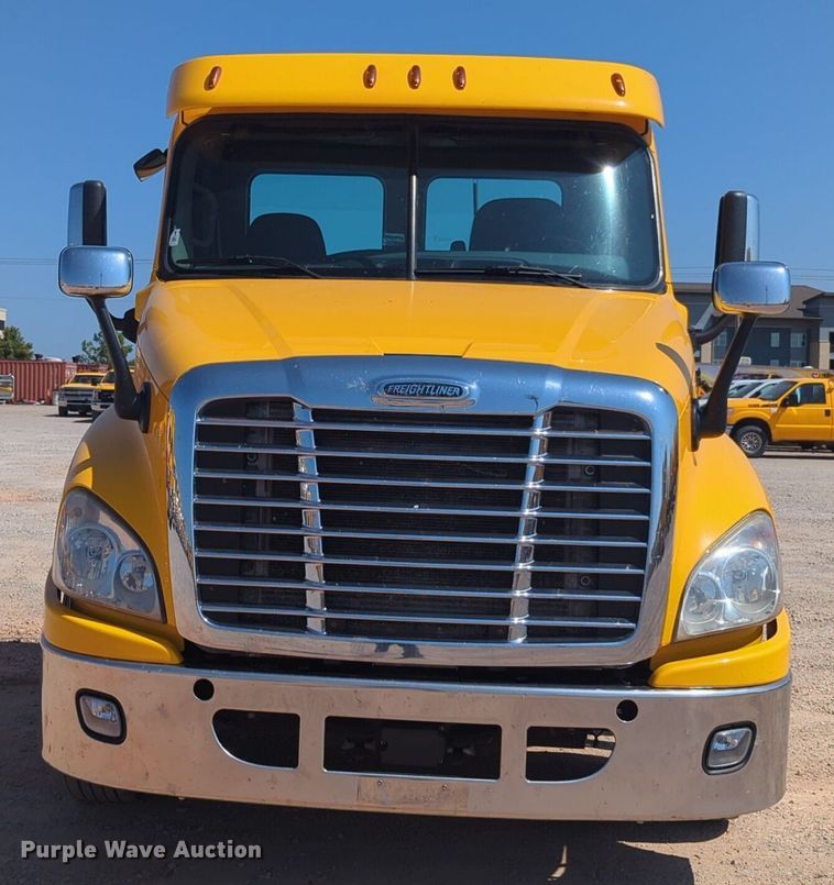 image for item NW9622 2018 Freightliner  Cascadia 125 semi truck