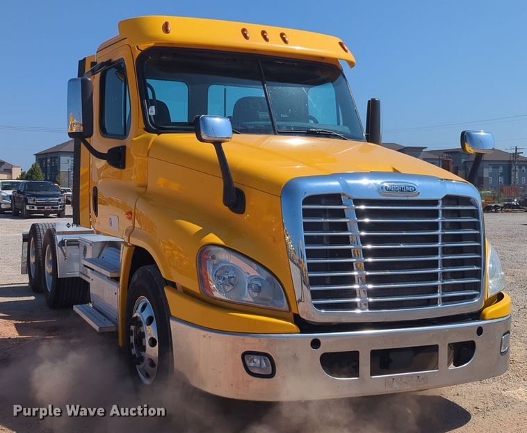 image for item NW9622 2018 Freightliner  Cascadia 125 semi truck