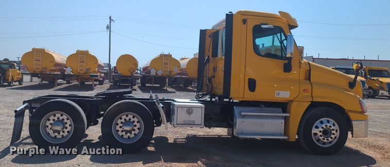 image for item NW9622 2018 Freightliner  Cascadia 125 semi truck