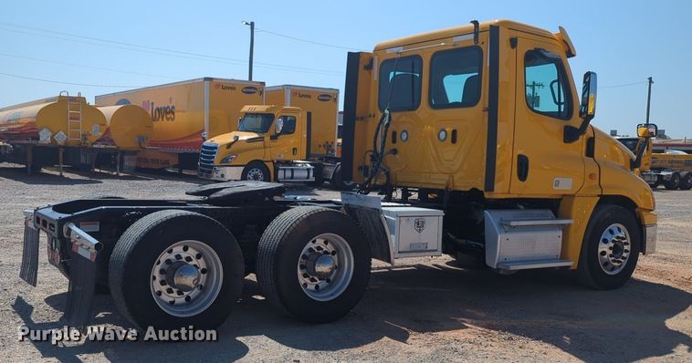 image for item NW9622 2018 Freightliner  Cascadia 125 semi truck