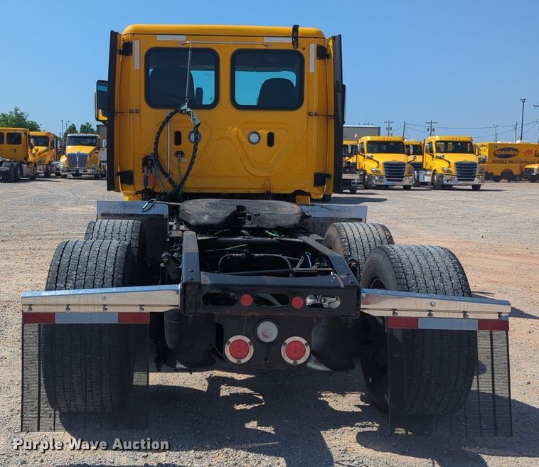 image for item NW9622 2018 Freightliner  Cascadia 125 semi truck