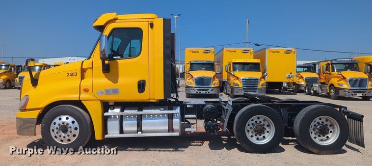 image for item NW9622 2018 Freightliner  Cascadia 125 semi truck