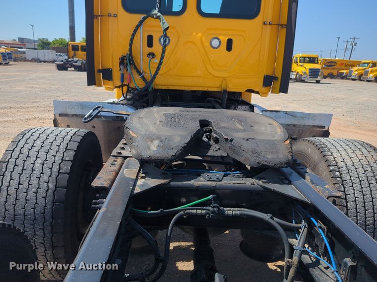 image for item NW9622 2018 Freightliner  Cascadia 125 semi truck