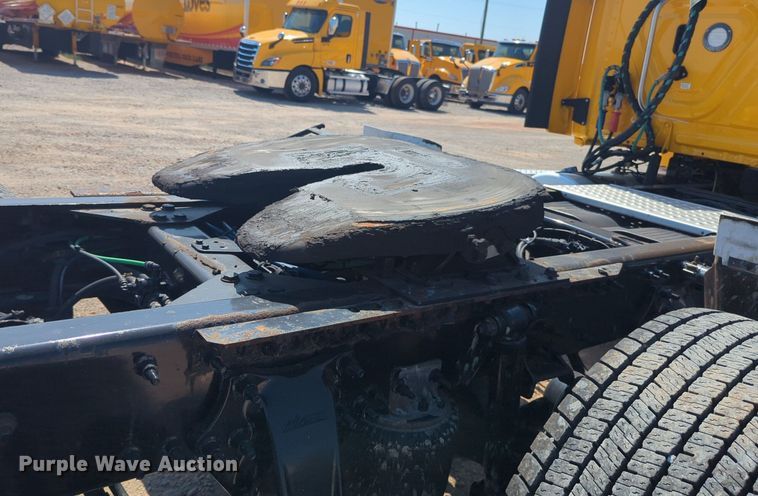 image for item NW9622 2018 Freightliner  Cascadia 125 semi truck