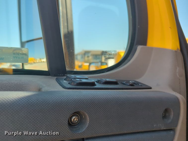 image for item NW9622 2018 Freightliner  Cascadia 125 semi truck