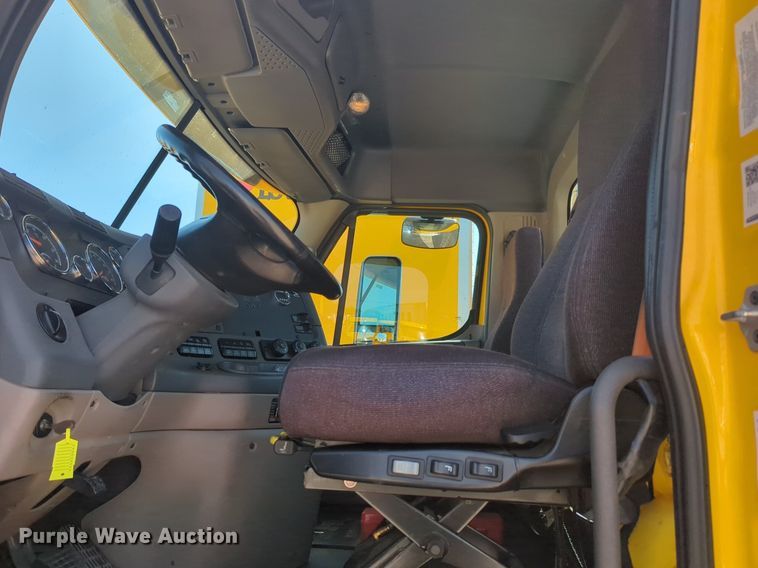 image for item NW9622 2018 Freightliner  Cascadia 125 semi truck