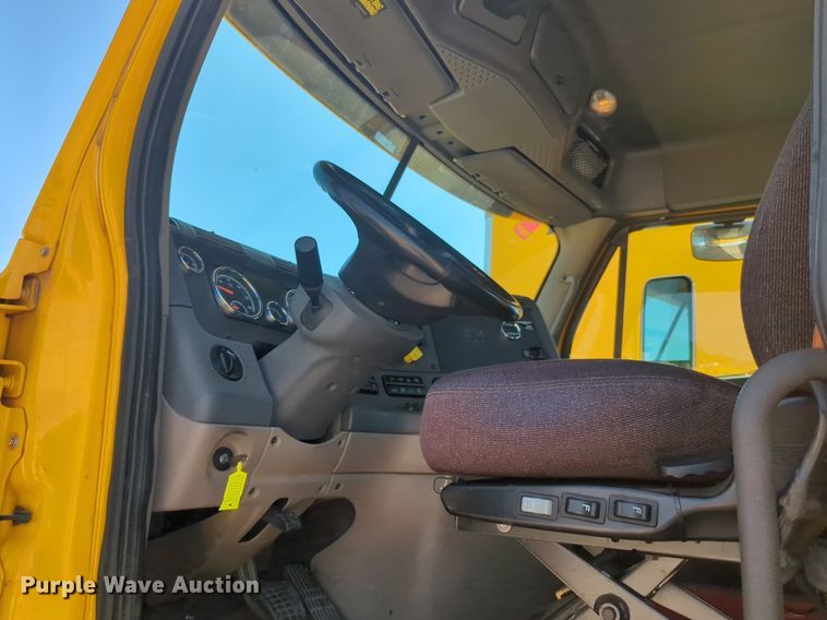 image for item NW9622 2018 Freightliner  Cascadia 125 semi truck