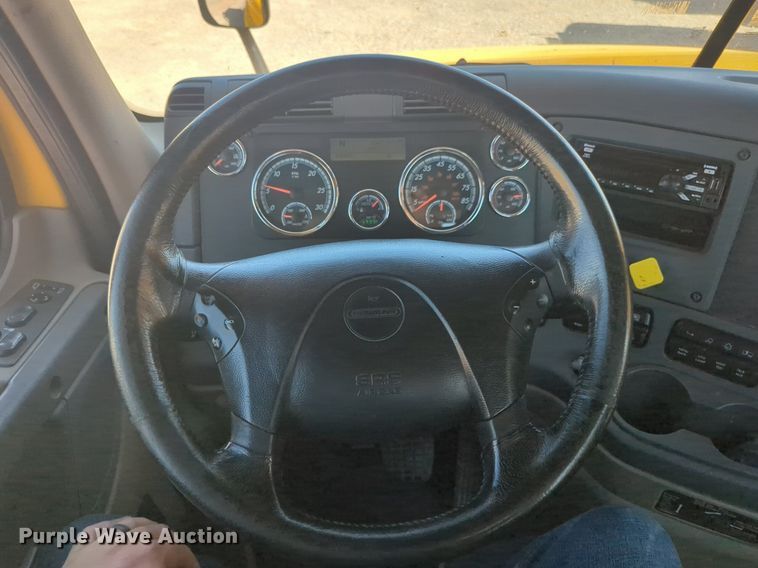 image for item NW9622 2018 Freightliner  Cascadia 125 semi truck