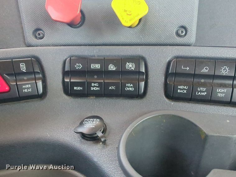 image for item NW9622 2018 Freightliner  Cascadia 125 semi truck