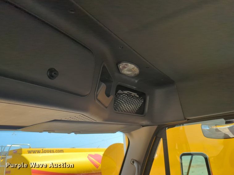 image for item NW9622 2018 Freightliner  Cascadia 125 semi truck