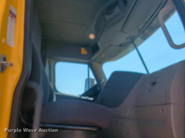 image for item NW9622 2018 Freightliner  Cascadia 125 semi truck