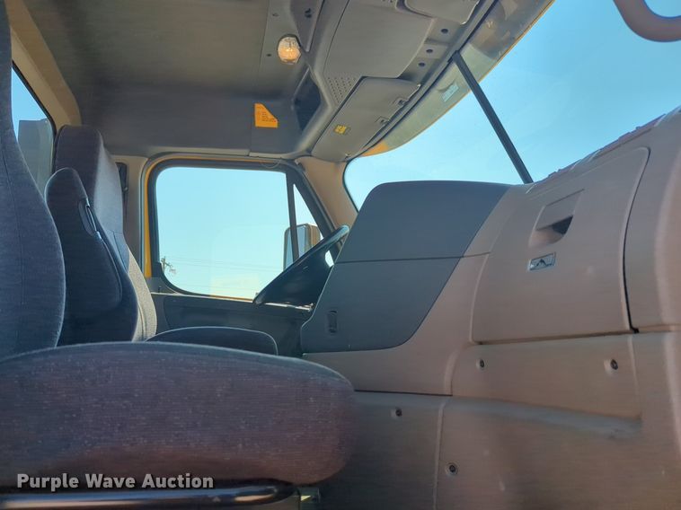 image for item NW9622 2018 Freightliner  Cascadia 125 semi truck