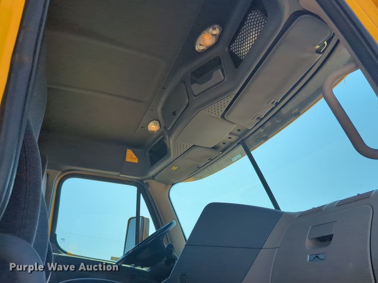 image for item NW9622 2018 Freightliner  Cascadia 125 semi truck