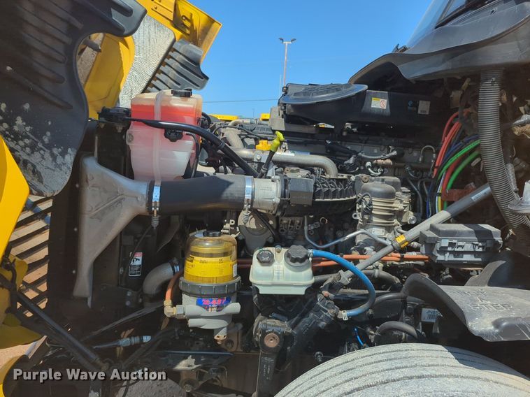 image for item NW9622 2018 Freightliner  Cascadia 125 semi truck