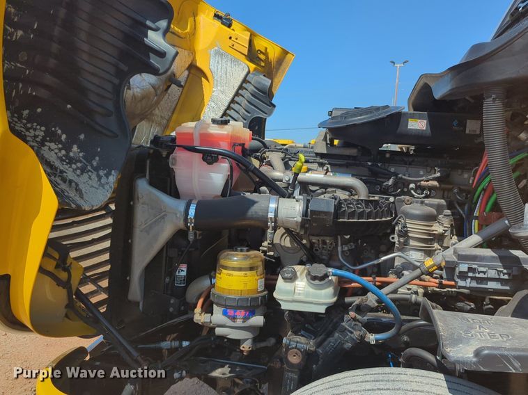 image for item NW9622 2018 Freightliner  Cascadia 125 semi truck