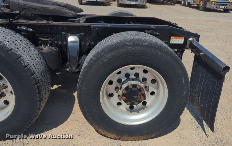 image for item NW9622 2018 Freightliner  Cascadia 125 semi truck