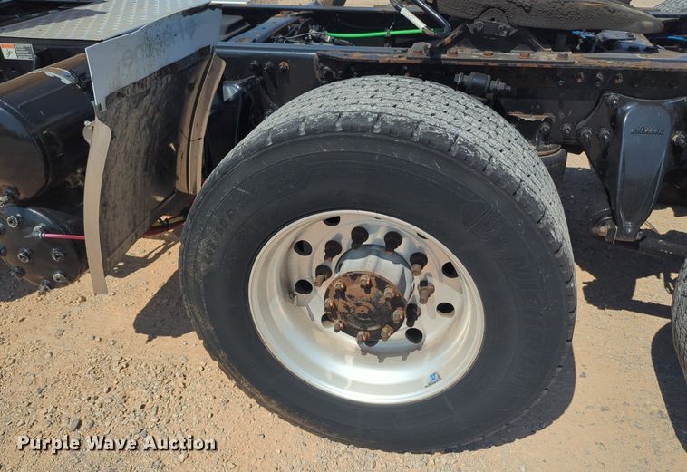 image for item NW9622 2018 Freightliner  Cascadia 125 semi truck