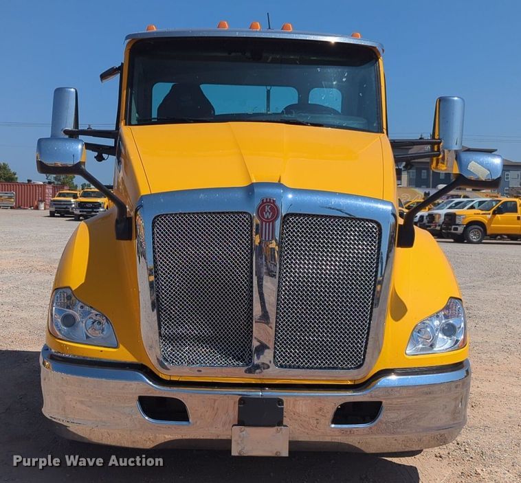 image for item NW9623 2021 Kenworth  T680 semi truck