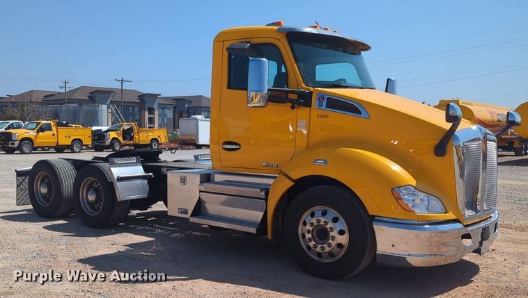 image for item NW9623 2021 Kenworth  T680 semi truck