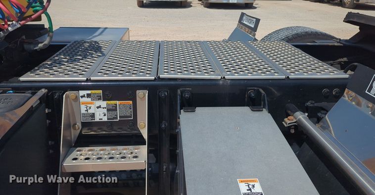 image for item NW9623 2021 Kenworth  T680 semi truck