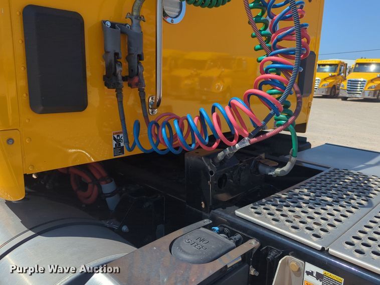 image for item NW9623 2021 Kenworth  T680 semi truck