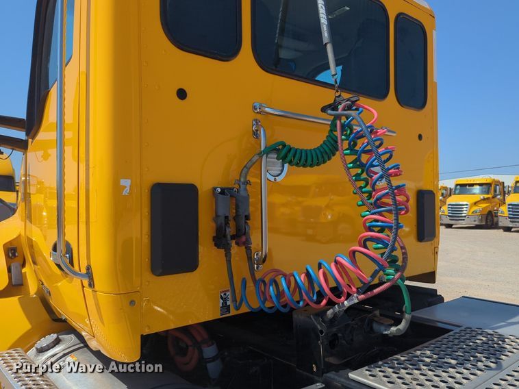 image for item NW9623 2021 Kenworth  T680 semi truck