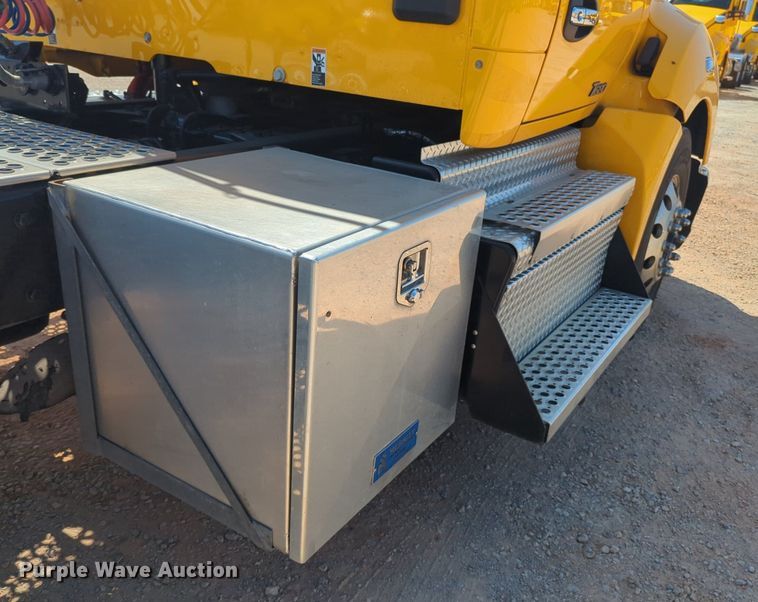 image for item NW9623 2021 Kenworth  T680 semi truck