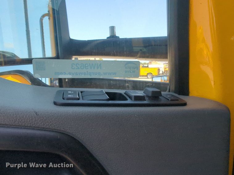 image for item NW9623 2021 Kenworth  T680 semi truck