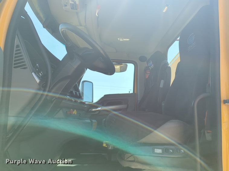 image for item NW9623 2021 Kenworth  T680 semi truck