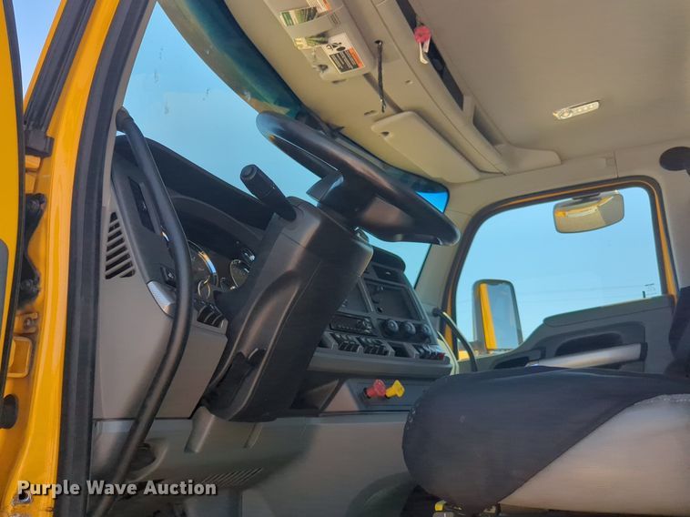 image for item NW9623 2021 Kenworth  T680 semi truck